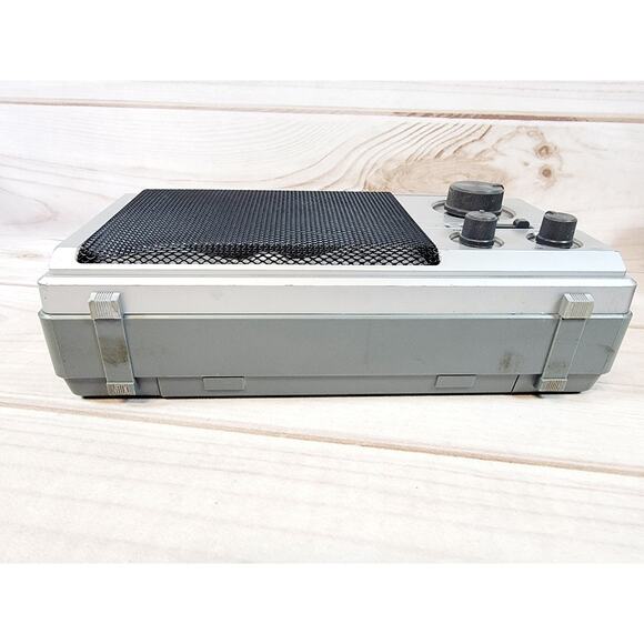 Realistic Radio Shack 12-625A FM AM Portable AC DC Radio TESTED Retro Vintage - Picture 12 of 12